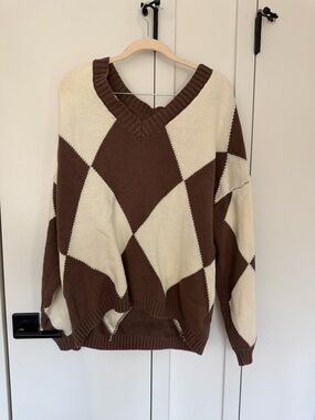 V-Neck Diamond Pattern Sweater in Brown and Cream